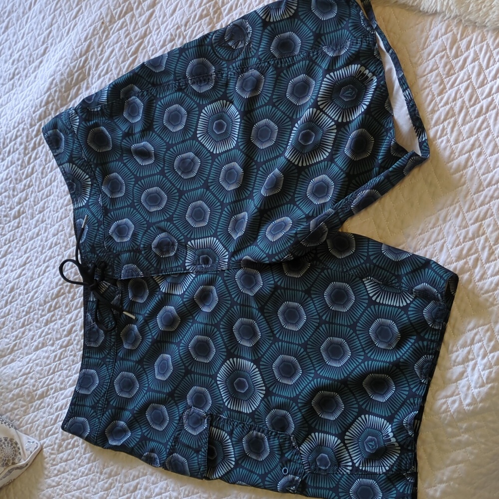 Men's size 36 Volcom board shorts, swim trunks NWOT